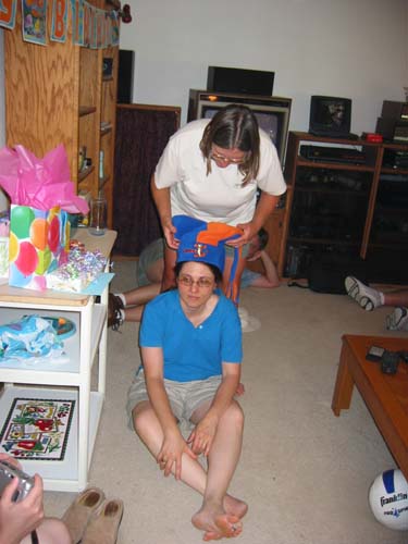 17sandy_gets_hat_of_power