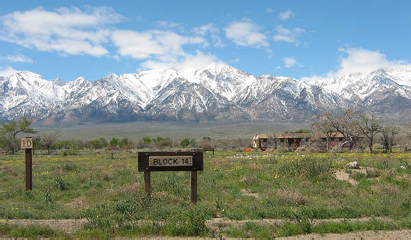 web_manzanar_2_block_14_with_mess_hall