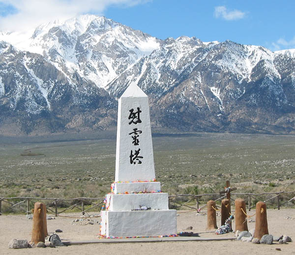 web_manzanar_cemetery_2_monument